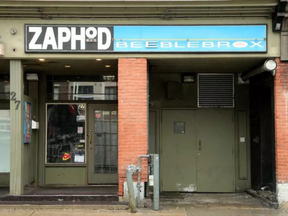 Zaphod Beeblebrox on York Street in the Byward Market Monday (May 1, 2017). Julie Oliver/Postmedia JULIE OLIVER /POSTMEDIA