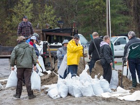 Volunteers fill sandbags at the Constance Bay Community Centre as the residents of Constance Bay deal with the Ottawa River rising to record levels and  flooding the region.  Wayne Cuddington/Postmedia