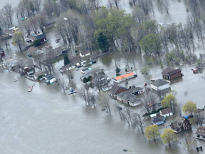 Some of the hundreds of Gatineau homes surrounded by water. JULIE OLIVER / POSTMEDIA