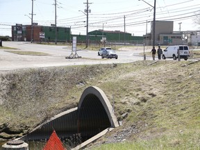 Motorists make their way down Kelly Lake Road in Sudbury, Ont. on Wednesday May 10, 2017. Gino Donato/Sudbury Star/Postmedia Network