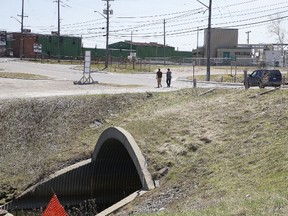 Motorists make their way down Kelly Lake Road on Wednesday, May 10. Gino Donato/Sudbury Star