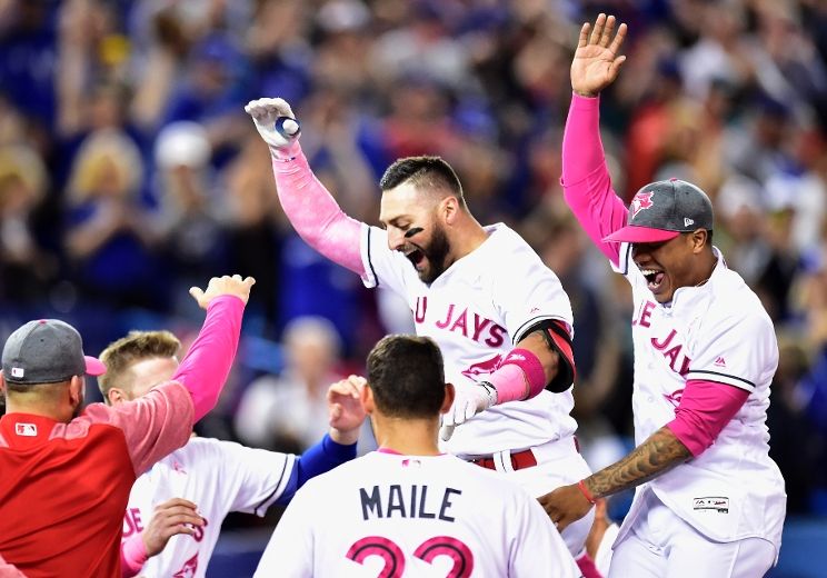 The Buzz Is Real: Tork'S 9Th Inning Blast Rocks Chicago! - fumzueg