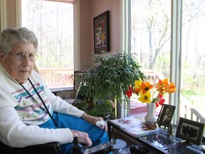 Jean Knox speaks to the Toronto Sun at her Barrie home. (Tracy McLaughlin/Toronto Sun)