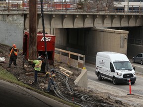 Construction will continue at the Pembina underpass and will close a stretch of the road all weekend. (Kevin King/Winnipeg Sun/Postmedia Network file)