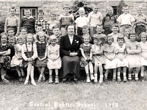 Submitted photo 
This old photo of Miss Edith Brown's Grade 1 class at the former Central Public School in Wallaceburg, Ont. is among the history that the Wallaceburg Museum has from the school that operated from 1916-1982. But, a time capsule containing other history about the school, has been stolen from cairn that had fallen into disrepair.