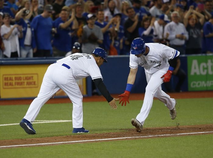 Smoak hits 2 homers, Jays rout Red Sox on Canada Day