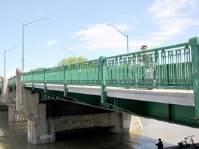The Fifth Street bridge over the Thames River in Chatham (Trevor Terfloth/The Daily News)