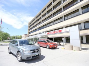 Misericordia Urgent Care is reducing its hours beginning July 5. Chris Procaylo/Winnipeg Sun/Postmedia Network  Files