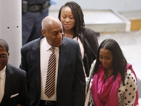 Actor Bill Cosby (C) arrives at a Pennsylvania with actress Keshia Knight Pulliam (R) and spokesman Andrew Wyatt for for the first day of his sexual assault trial. (GETTY IMAGES)