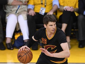 Kyle Korver of the Cleveland Cavaliers handles the ball on offence against the Golden State Warriors during Game 2 of the NBA Finals at ORACLE Arena on June 4, 2017. (Thearon W. Henderson/Getty Images)