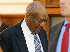 Actor Bill Cosby leaves the courtroom for a break in his trial on sexual assault charges at the Montgomery County Courthouse on June 8, 2017, in Norristown, Pa. (GETTY IMAGES/PHOTO)