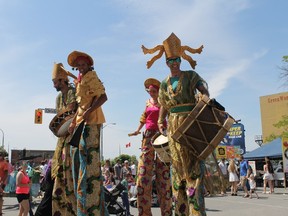 Stilt drumming troupe Maraca Tall entertained Artwalk audiences with some elevated percussion on June 3.
CARL HNATYSHYN/SARNIA THIS WEEK