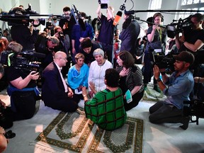 German-Turkish lawyer, author and activist Seyran Ates (C- wearing white) is surrounded by media as she plans an inaugural friday payer at the Ibn Rushd-Goethe-mosque in Berlin on June 16, 2017. (AFP)