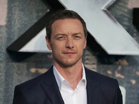 James McAvoy poses on arrival for the premiere of X-Men: Apocalypse in central London on May 9, 2016. / AFP / DANIEL LEAL-OLIVAS