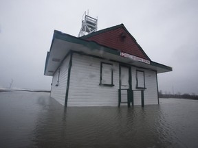 Wet weather in the beaches in Toronto in May 2017. (STAN BEHAL/TORONTO SUN)