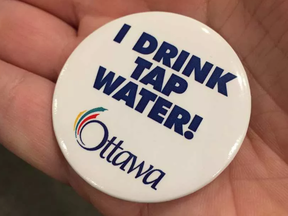 A City of Ottawa button promoting tap water. (Photo by Jon Willing) JON WILLING / POSTMEDIA