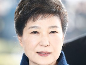 Former President Park Geun-hye arrives at the entrance of the Seoul Central District Prosecutors' Office to undergo prosecution questioning on March 21, 2017 in Seoul, South Korea. (Jeon Heon-Kyun-Pool/Getty Images)