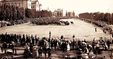 Crowds watch a military parade in Montreal in honour of Prince Albert's visit in 1860. (SSPL VIA GETTY IMAGES)
