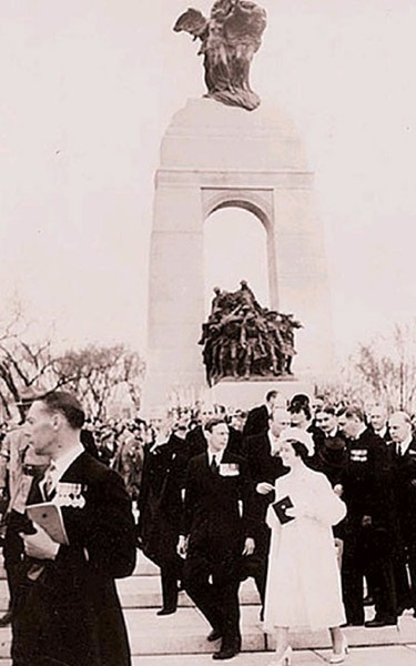 King George VI and his wife then-Queen Elizabeth unveil the National War Monument in Ottawa in 1939. (Library and Archives Canada)