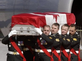 The casket of Canadian soldier Sgt. Robert Short is carried by pallbearers upon arriving at a Canadian Forces Base in Trenton, Ontario, October 5, 2003. Two Canadian soldiers were killed and three injured when their vehicle ran over an explosive device while on patrol in Kabul, Afghanistan on October 2. (Sun files)