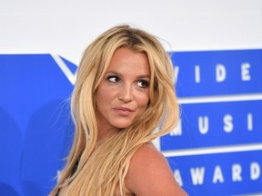 Singer Britney Spears arrives for the 2016 MTV Video Music Awards August 28, 2016 at Madison Square Garden in New York. / AFP / Angela Weiss        (Photo credit should read ANGELA WEISS/AFP/Getty Images)