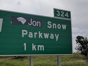 An exit sign for James Snow Parkway on highway 401 in Milton, Ontario is seen vandalized to read Jon Snow Parkway after character from HBO's Game of Thrones on July 28, 2017. (Twitter/@janicewright70)