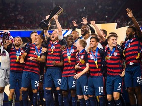 USA team captain Michael Bradley holds up the trophy as he celebrates with teammates after USA defeated Jamaica 2-1 in the 2017 CONCACAF Final, July 26, 2017 at Levi's Stadium in Santa Clara, California. / AFP PHOTO / Robyn BeckROBYN BECK/AFP/Getty Images