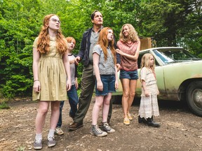 This image released by Lionsgate shows, from left, Sadie Sink, Charlie Shotwell, Ella Anderson, foreground center, Woody Harrelson, Naomi Watts and Eden Grace Redfield in "The Glass Castle." ( Jake Giles Netter/Lionsgate via AP)