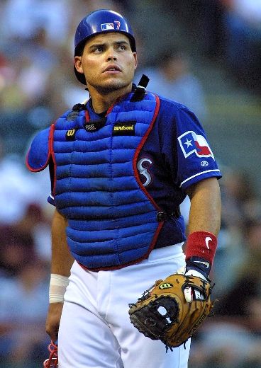 Pudge's No. 7: Rangers retire Hall of Fame catcher's jersey