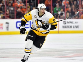 In this Oct. 29, 2016, file photo, Pittsburgh Penguins' Matt Cullen skates toward the action during an NHL hockey game against the Philadelphia Flyers, in Philadelphia. (THE CANADIAN PRESS)
