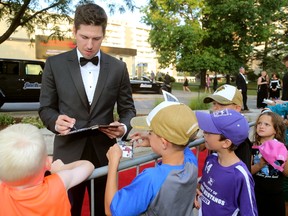 Logan Couture of the Sharks signs autographs for kids lining the red carpet at the All-In for Brain Research gala he hosted at Centennial Hall on Wednesday. (MIKE HENSEN, The London Free Press)