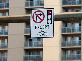 A no right turn on red traffic sign on north bound 109 Street at 102 Avenue, in Edmonton Thursday Aug. 17, 2017. Photo by David Bloom