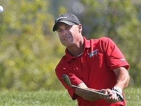 Allen McGee chips during the Ottawa Sun Scramble at Greyhawk Golf Club in Ottawa Friday Aug 26, 2016. (Tony Caldwell)