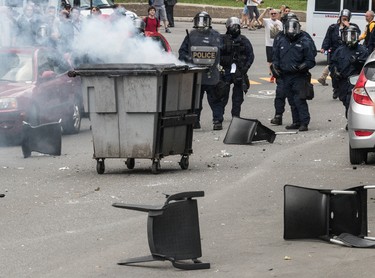 The far-right group La Meute and counter-protesters, organized by a group called Citizen Action Against Discrimination as well as the Ligue anti-fasciste Québec clashed in Quebec City, on Sunday, August 20, 2017. A group of masked demonstrators threw bottles and chairs at the police. (Dave Sidaway / MONTREAL GAZETTE)