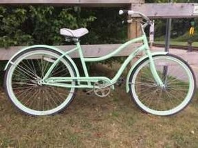Cutline should be: A female cyclist was riding this bicycle while involved in a collision. Police are asking for the public's assistance in identifying the female who was riding the bike. (Contributed photo)