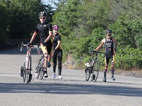 Triathletes Aiden MacKenzie, Bella Mastroianni , Ian MacKenzie and Lexine Moyle practise their dismounts at Delki Dozzi Cycling Track in Sudbury, Ont. Gino Donato/Sudbury Star/Postmedia Network