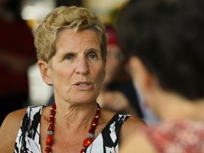 Premier Kathleen Wynne’s government is giving low-skilled workers reason to worry their jobs will be replaced by machines — thanks to her plan to hike the minimum wage to $15 per hour over the next 18 months. (POSTMEDIA NETWORK/FILES)
