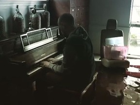 Pastor Aric Harding plays piano in his flooded home in this screenshot of a video posted to his Instagram page. (aricharding/Instagram)