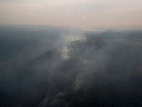 Smoke rises from the Philpot Road wildfire just outside of Kelowna, B.C., on Aug. 28, 2017. (Jonathan Hayward/The Canadian Press)