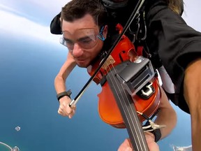 Australian violinist Glen Donnelly celebrated his 30th birthday with a nude skydiving performance. (YouTube/Coffs Skydivers)
