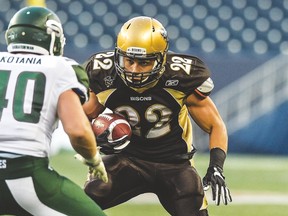 Manitoba Bisons returner Jamel Lyles runs the ball against the Saskatchewan Huskies last night in Winnipeg. (Jeff Miller/Bison sports)