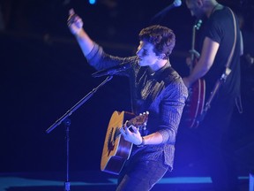 Shawn Mendes performs onstage during the MTV Video Music Awards 2017, In Inglewood, California, on August 27, 2017. / AFP PHOTO / Jean-Baptiste LACROIXJEAN-BAPTISTE LACROIX/AFP/Getty Images