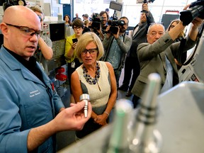 Alberta Premier Rachel Notley gets a demonstration from NAIT machinist program instructor Ryan Reeves on Wednesday September 6, 2017. PHOTO BY LARRY WONG/POSTMEDIA