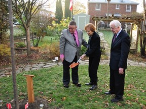 In 2012 former US President Jimmy Carter and his wife Rosalynn Carter stayed over at the home of Alison Bogle and Arthur Milnes of Kingston when visiting Queen’s to receive, jointly, Hon. degrees from Queen’s. Seven of the eight living Canadians who have served as prime minister have now joined the Carters in performing ceremonial tree plantings at the Bogle-Milnes home in Kingston.  
David Lockhart photo