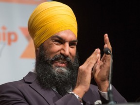 Jagmeet Singh applauds and laughs as Charlie Angus sings during a microphone check before the final federal NDP leadership debate in Vancouver on Sept 1, 2017. (Darryl Dyck/The Canadian Press)