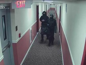 This still image provided by City of Newark Public Safety shows two suspects wanted for arson in an apartment building in Newark, N.J. (Newark Public Safety via AP)