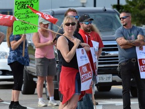 Cami employees picket at the Ingersoll Automotive Assembly Plant. (MORRIS LAMONT, The London Free Press)
