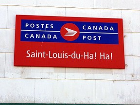Post office sign in aint-Louis-du-Ha!Ha!, Quebec. (Rob Schmidt/Wikipedia)