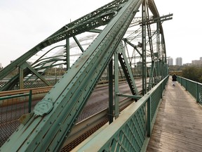 The old Walterdale Bridge (Ian Kucerak/Edmonton Sun.)