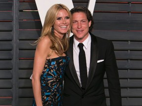 Heidi Klum and her boyfriend Vito Schnabel pose as they arrive to the 2016 Vanity Fair Oscar Party in Beverly Hills, California on February 28, 2016. / AFP / ADRIAN SANCHEZ-GONZALEZ (Photo credit should read ADRIAN SANCHEZ-GONZALEZ/AFP/Getty Images)